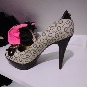 Guess woman's shoes